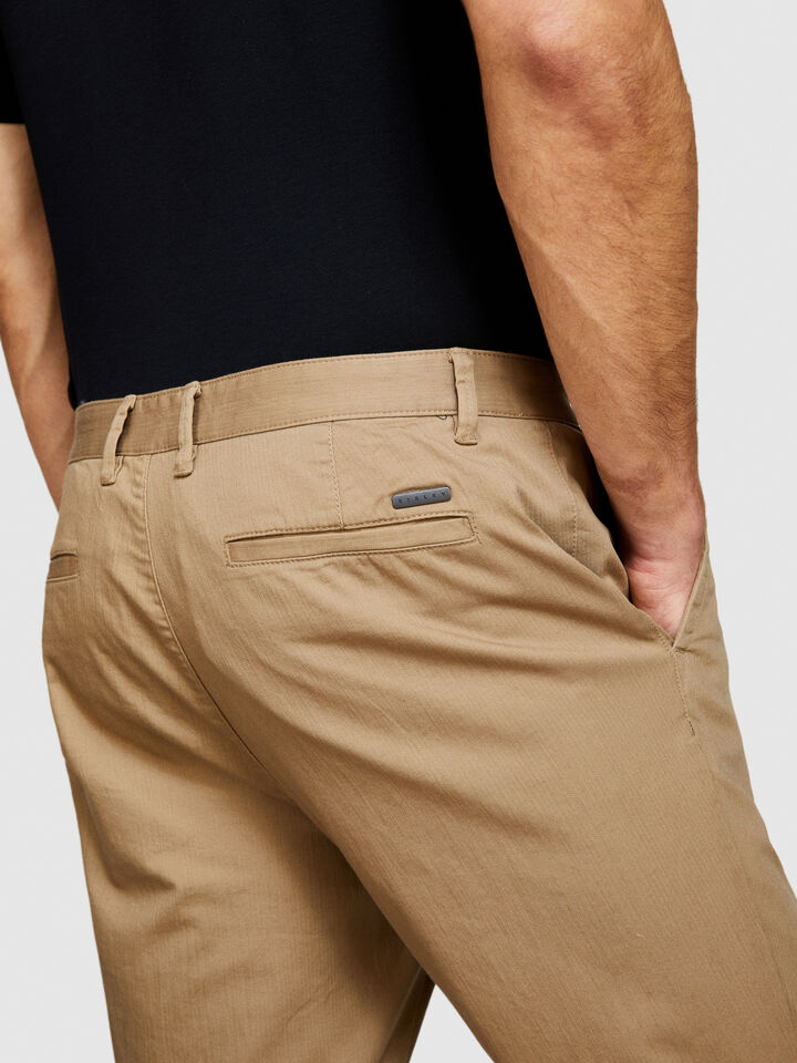 Slim fit chinos - men's slim fit trousers - Camel | Sisley image number 5